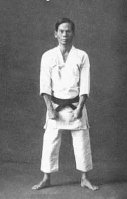 Shinpan Gusukuma (1890–1954) – Student of Anko Itosu, he trained under Higaonna Kanyo and was an influential Shorin-Ryu teacher. He emphasized kata practice and discipline, keeping tradition alive. Gusukuma went on to establish Shitō-Ryu with Kenwa Mabuni. Shinpan Gusukuma (1890–1954)