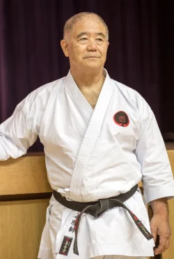 Morio Higaonna (b. 1938) – Modern Goju-Ryu master, known for power and precision. His dedication preserved traditional training methods while spreading Goju-Ryu globally. Higaonna training is rooted in Kata, Kihon, and Kumite but his hallmark is intensity and repetition. Morio Higaonna (b. 1938)